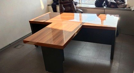 Стол с приставкой для переговоров