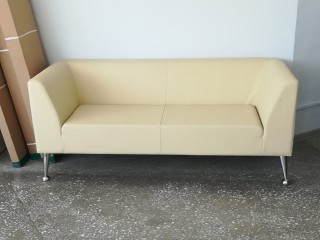 Белый офисный диван